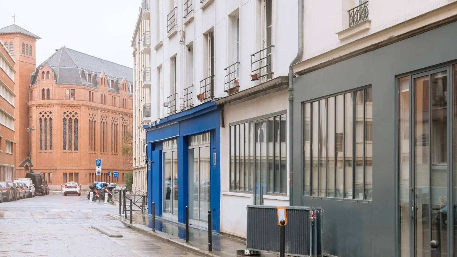 Functional In Apartment Paris